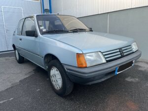 PEUGEOT 205 XR